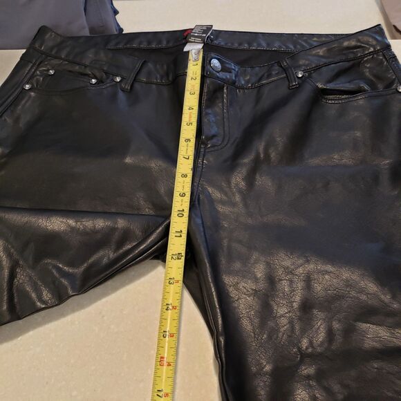 Torrid Rebel Wilson 20 Plus Pants Black Faux Vegan Leather Ankle Zip Skinny - Picture 9 of 9